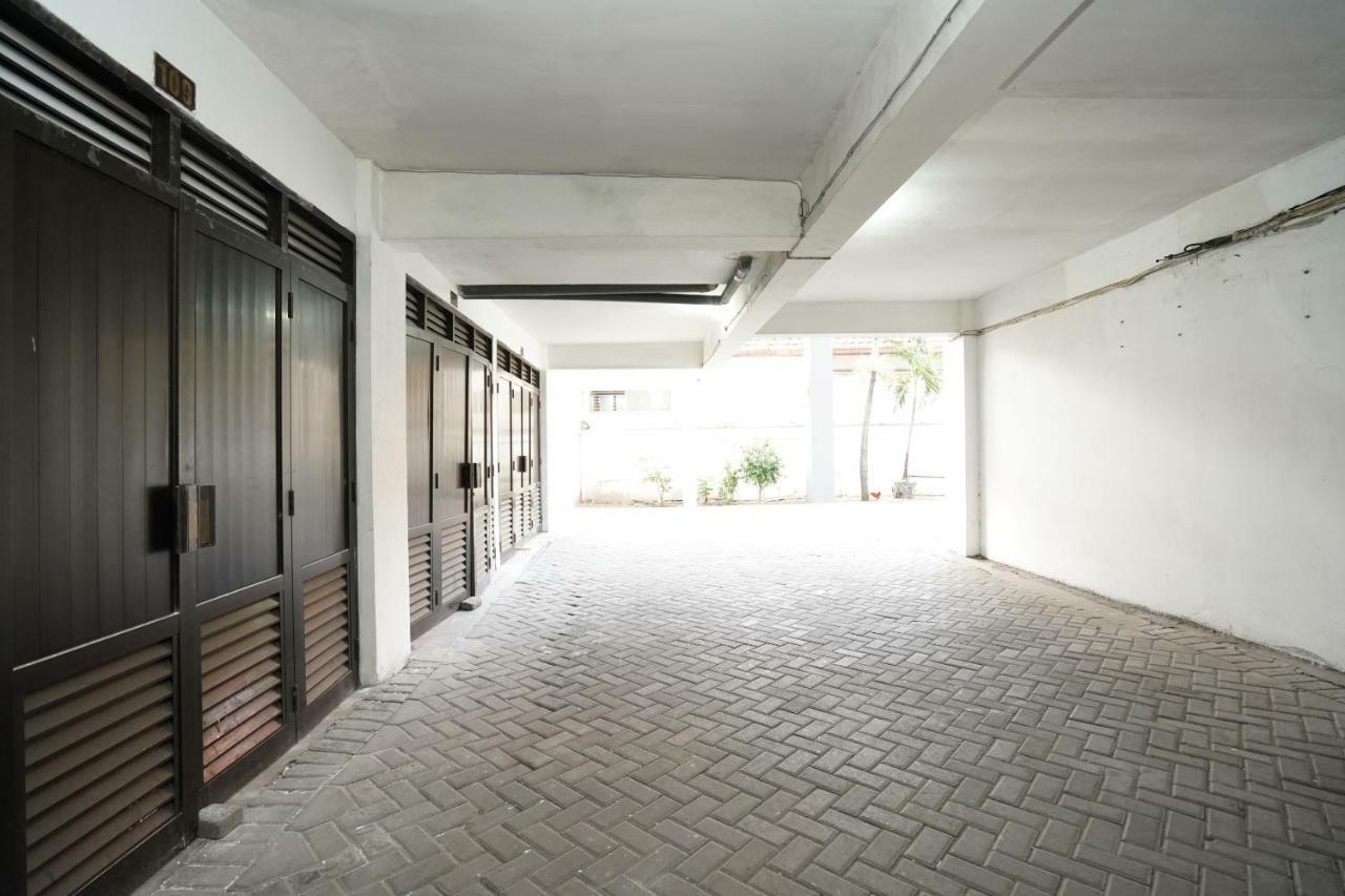 סוראבאיה Oyo 1449 Istana Permata Dinoyo מראה חיצוני תמונה