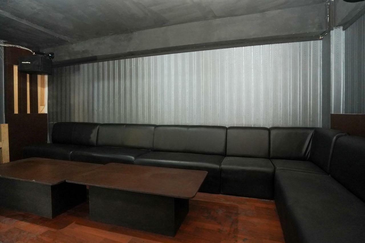סוראבאיה Oyo 1449 Istana Permata Dinoyo מראה חיצוני תמונה