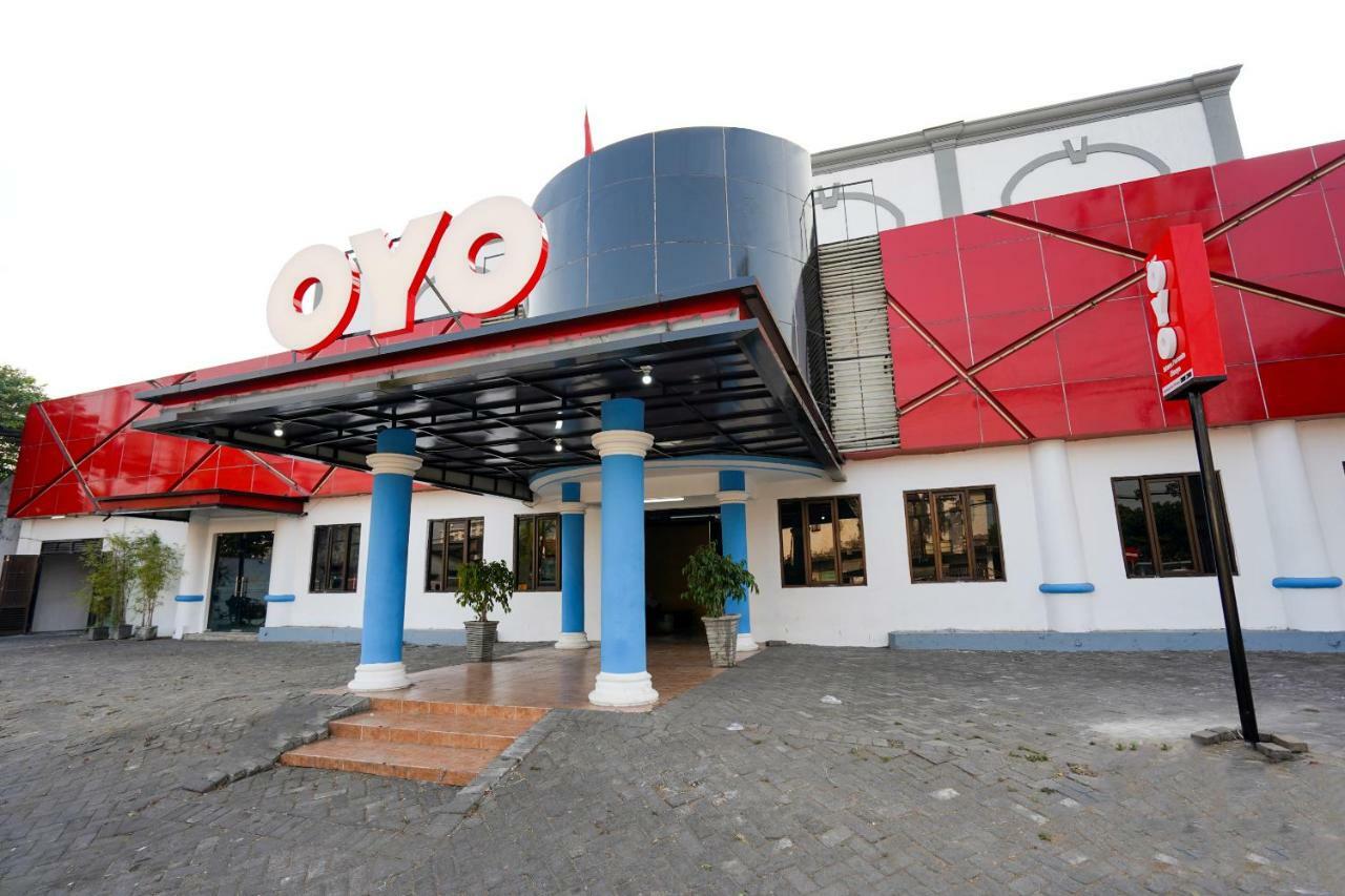 סוראבאיה Oyo 1449 Istana Permata Dinoyo מראה חיצוני תמונה